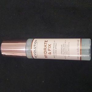 New‎ makeup revolution hydrate & fix spray